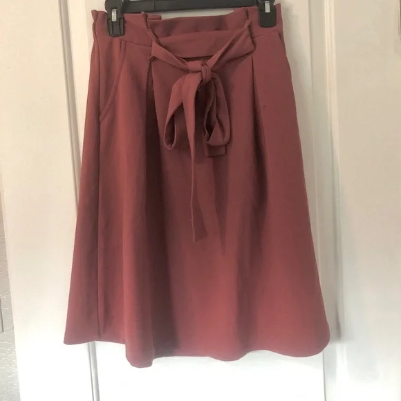 Elegant Women's Skirt in Rose by Haute Monde - Picture 1 of 3